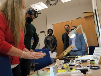 L'ONCE ha obert a Lleida L'Aula de Rehabilitació Visual. Visita del paer en cap a la nova aula.