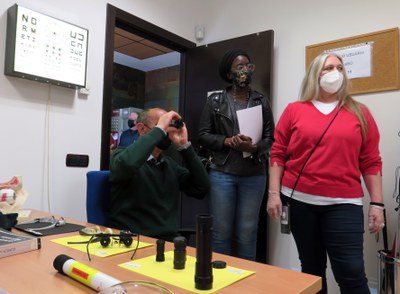 Nova aula de rehabilitació visual a les instal·lacions de l'ONCE a Lleida.