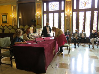 Fins a 15 associacions de comerciants de Lleida han signat l'acord de col·laboració..