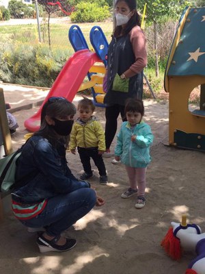 La tinent d'alcalde Sandra Castro ha visitat avui l'escola bressol de Raimat.