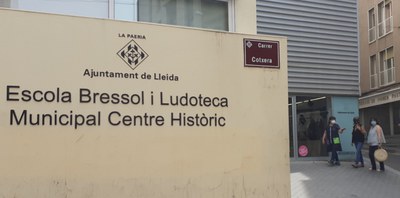 La regidora Sandra Castro està visitant les EBM de la ciutat. Avui ha estat el torn de la del Centre Històric.