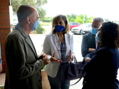 Pueyo, Boneu i Casabón conversant amb la presidenta de la CHE.