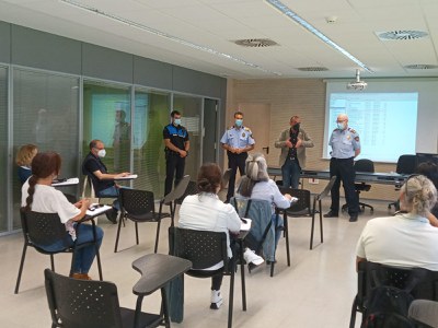 Els 10 agents Covid, rebent formació avui a càrrec de la Guàrdia Urbana de Lleida.