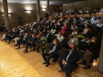 Una panoràmica dels assistents a la conferència de l'alcalde de Lleida..