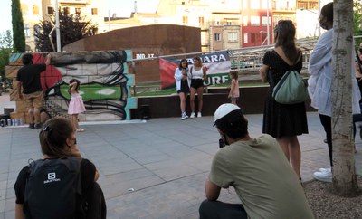 La lectura dels manifestos ha anat a càrrec de dos joves dels Cicles Formatius a Terreny.