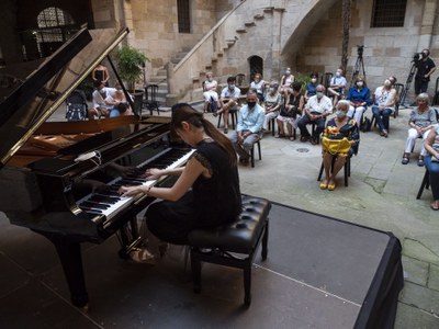 El Pati de l'IEI ha acollit el primer dels concerts dels semifinalistes del Concurs de Piano d'aquesta tarda.