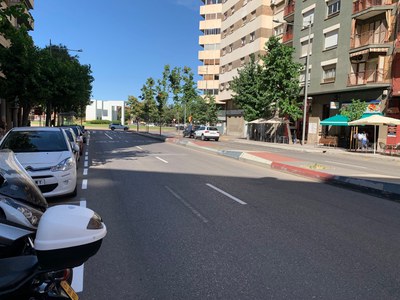 Un dels trams del Passeig de Ronda on s'està fent el repintat de marques viàries.