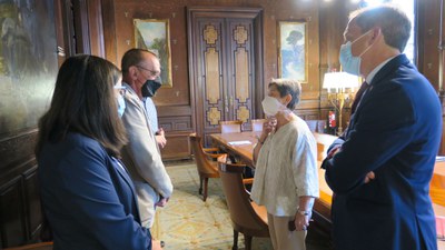 Pueyo, Cunillera, Freixanet i Crespín conversant abans de la reunió.