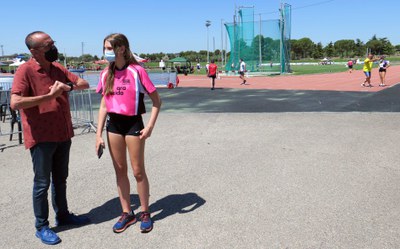 Miquel Pueyo amb Carla Cagigós, l'atleta lleidatana que ahir va aconseguir el bronze en els 100 m..