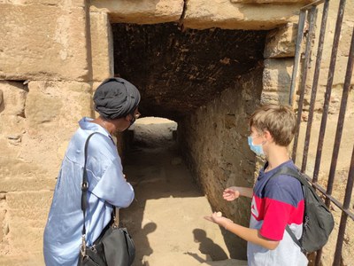 Visita aquest dijous las nois i noies que estan fent el Camp de Treball de la Fundació Verge Blanca al Castell templer de Gardeny.