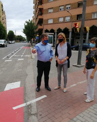 La Paeria ha finalitzat els treballs per habilitar un nou carril bici a l’avinguda de València, que connecta amb els ja existents al Camí de Picos i ….