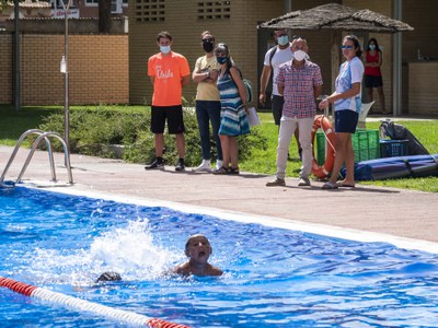 L'alcaldessa accidental, Sandra Castro, i el regidor d'Esports i Activitat Física, Ignasi Amor, han visitat avui Esportmania a les piscines municipal….