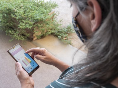 L’alcaldessa accidental, Sandra Castro, ha explicat que la prova pilot amb sensors instal·lats a l’EBM Parc de Gardeny que mesuren el CO2, la tempera….