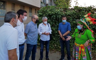 L’alcalde accidental, Toni Postius, i els regidors Jaume Rutllant i David Melé, han assistit a la sessió d'avui del cicle Contes d'arreu del món.