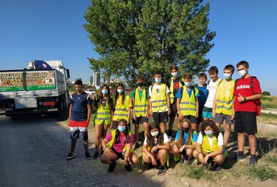 Els i les joves de Fet a JOVA han treballat en la instal·lació del nou pont "Pas de Capont" al Palau d'Anglesola, amb els trams de passarel·la cedits….