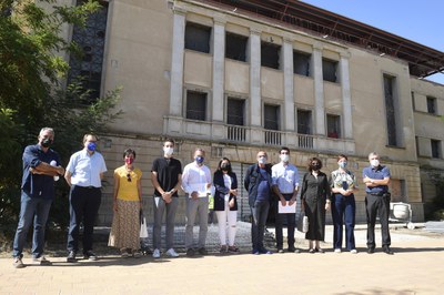 L'alcalde, Miquel Pueyo, els tinents d'alcalde Toni Postius i Jordina Freixanet, la vicerectora de la UdL, Olga Rodríguez, el gerent del Parc, M.Aran….