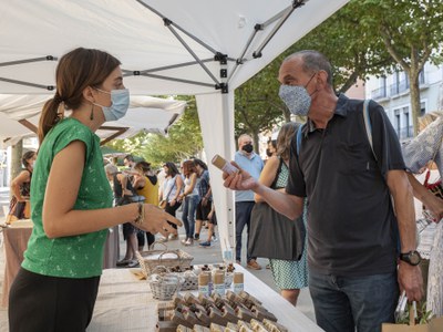 La cosmètica artesana forma part de l'oferta de les noves parades del mercat..