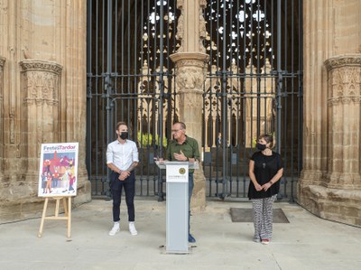 El paer en cap, Miquel Pueyo, acompanyat del regidor de Joventut, Festes, Tradicions, Esports i Activitat Física, Ignasi Amor, ha presentat la progra….