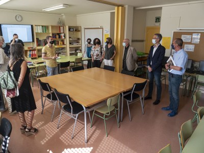 El Centre de Formació d'Adults, situat al barri de la Mariola, ofereix classes a prop de 500 alumnes..