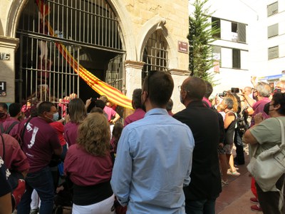 Els Castellers de Lleida han fet una actuació durant l'ofrena floral.