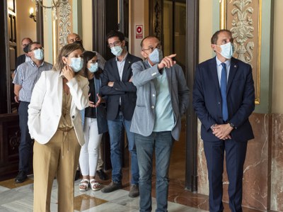 La presidenta de la CHE ha pogut visitar el Saló de Sessions de la Paeria.