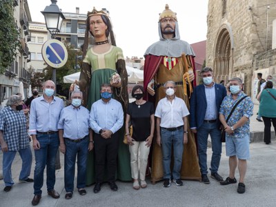 Regidors i representants de les entitats participants, moments abans de la inauguració de l'Obert.