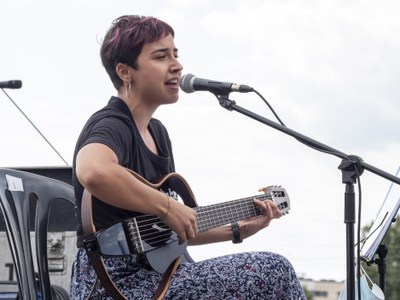 Júlia Cruz ha posat la nota musical interpretant tres cançons.