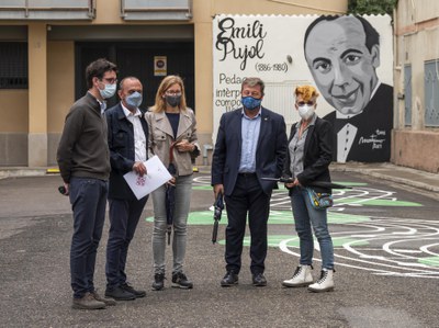 L'actuació dona més sensació de seguretat al veïnat del carrer i evita zones de brutícia..