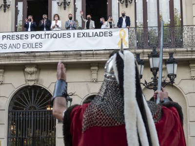 La desfilada ha passat per davant del Palau de la Paeria.