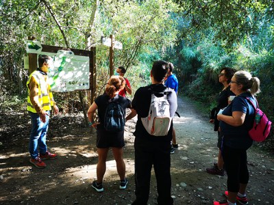 En l'itinerari, s'han instal·lat tres punts d'explicació, on tècnics de la Regidoria han explicat els valors naturals del riu i les obres fetes.