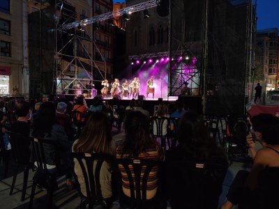 Les festes de la tardor han ressonat al centre de la ciutat amb l'actuació de "Sound de Secà" a la plaça de Sant Joan..