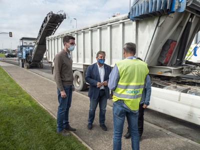 Postius i Castro han visitat aquest matí les tasques de renovació del paviment a l'LL-11.