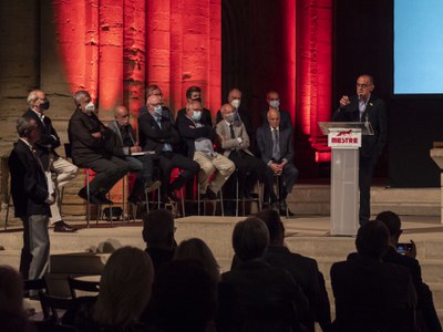 El paer en cap intervé davant els autors del llibre a la nau central de la Seu Vella.