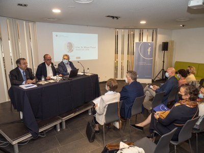 50 entitats i fundacions han participat en la jornada "Trobada de Fundacions", celebrada a la Llotja..