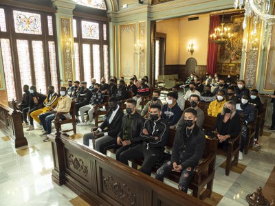 Els joves participants en la Casa d'Oficis que han assistit a l'acte.