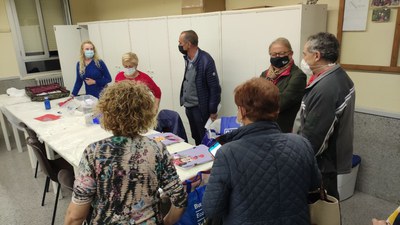 Un moment de la visita al centre cívic del barri.