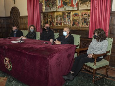 La signatura dels convenis de col·laboració amb les tres federacions s'han fet al Saló del Retaule.