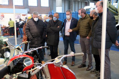 Les motos antigues i la seva restauració també tenen presència a la fira.