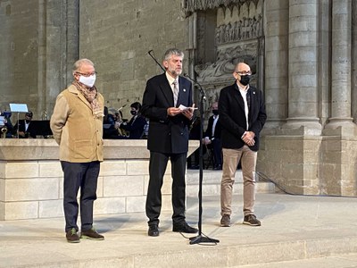 El president de l'associació, Josep Lluís Gàzquez, flanquejat pels paers Paco Cerdà i Jaume Rutllant.