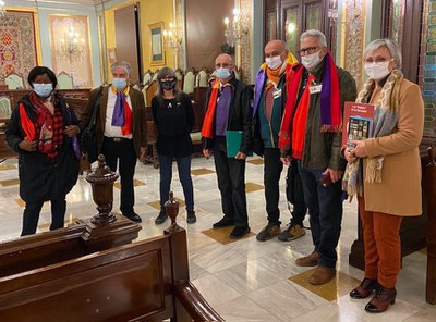 La tinent d'alcalde Sandra Castro els ha acompanyat en la seva visita a la Paeria.