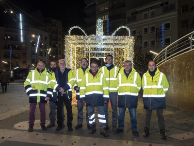 La Brigada municipal del Servei d'Energia, que ha vetllat per la posada en marxa de les llums de Nadal.