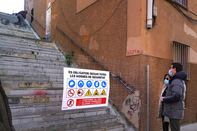 Treballs per revestir les escales del carrer Scala Dei al Centre Històric.
