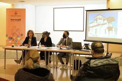 La tinenta d'alcalde Sandra Castro i els regidors Ignasi Amor i Marta Gispert, en la sessió..