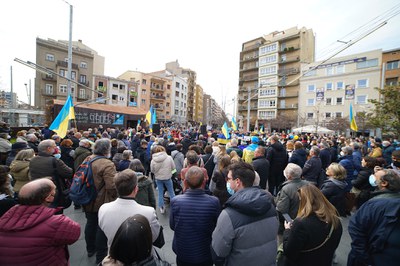Unes 600 persones s'han concentrat a la plaça Ricard Viñes, segons la Guàrdia Urbana.