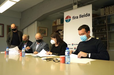 Renovació del conveni del premi del Llibre Agrari de la Fira de Sant Miquel, al palau de Vidre.