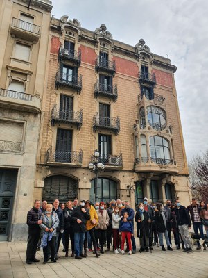 Els participants en la City Tour d'avui han admirat el modernisme de la Casa Melcior a la plaça Sant Francesc.