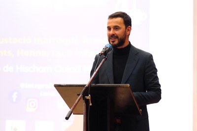 Hischam Oulad Muhaammad és investigador i expresident de l'Associació de Joves Musulmans d'Espanya.