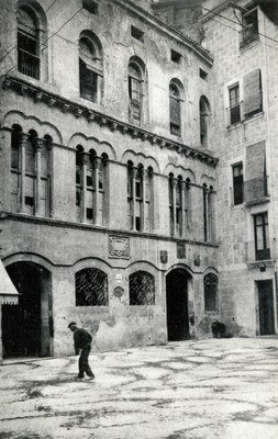 Façana de la Paeria abans de la reconstrucció de l'any 1929..