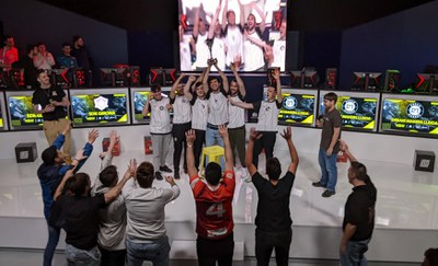 Celebració a la final de la Lliga LlOP de League of LEgends, que van disputar Dream Makers Lleida i SDK Girona.