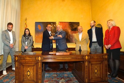 L'alcalde Miquel Pueyo i el president de la RFEP, Carmelo Paniagua, han signat el conveni de col·laboració per a l'organització de la Copa del Rei i ….